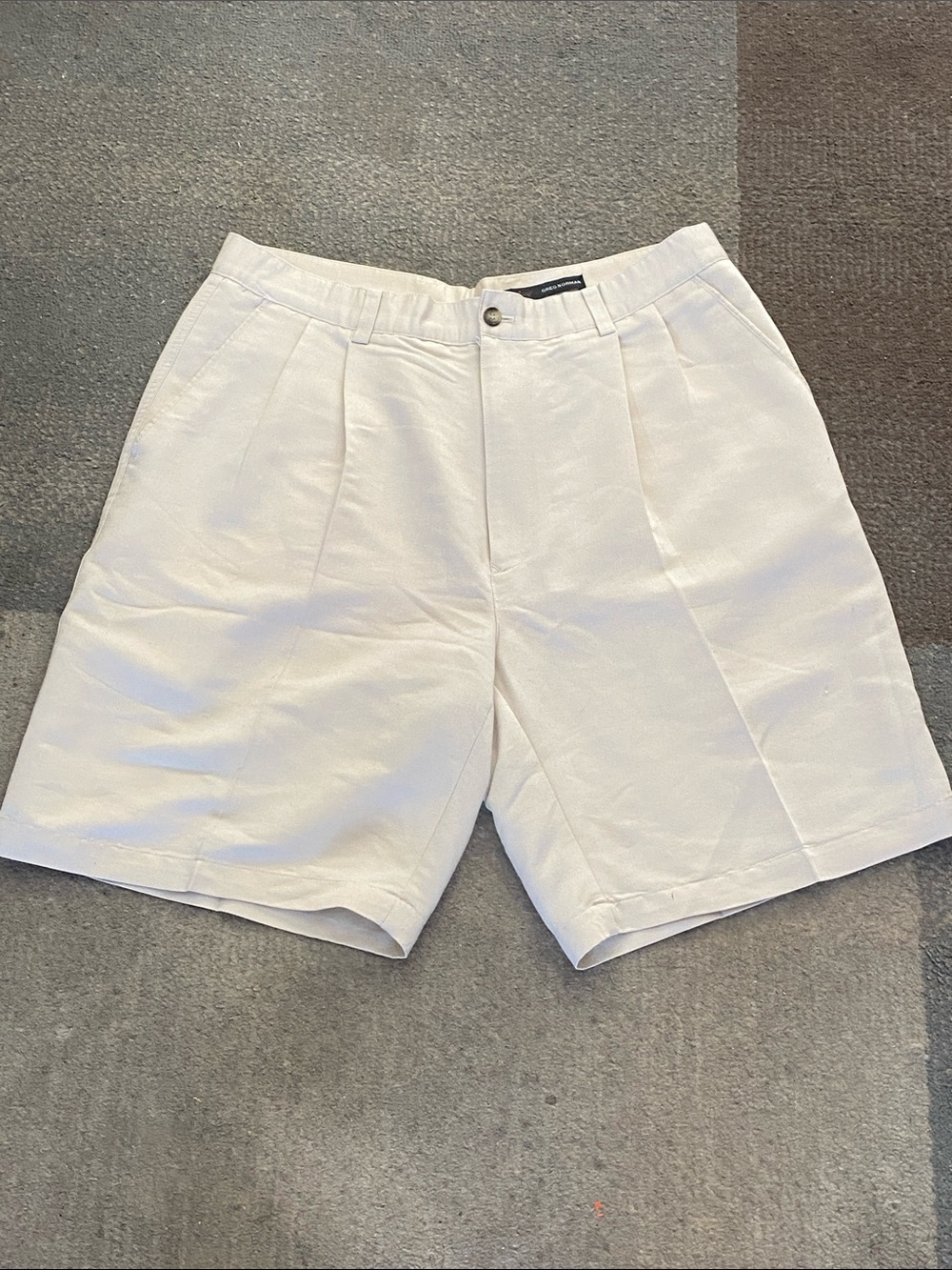 Greg Norman Mens White Golf Shorts Performance Stretch Shark Logo Size 34 NWOT